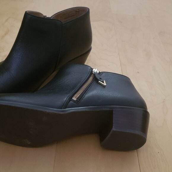 Vionic Joy Jolene Ankle Boots in Black - Picture 2 of 6
